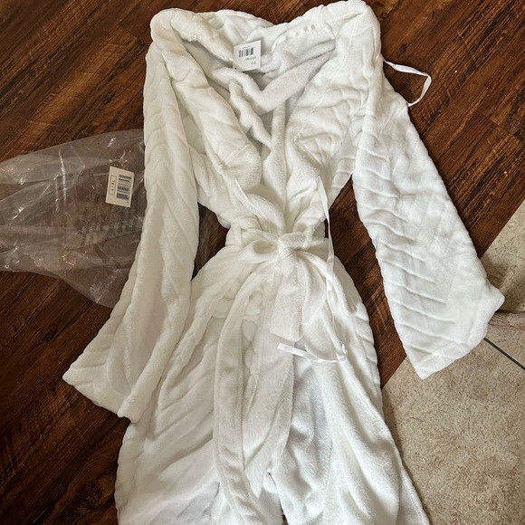 Ulta Bath Robe - Picture 1 of 3